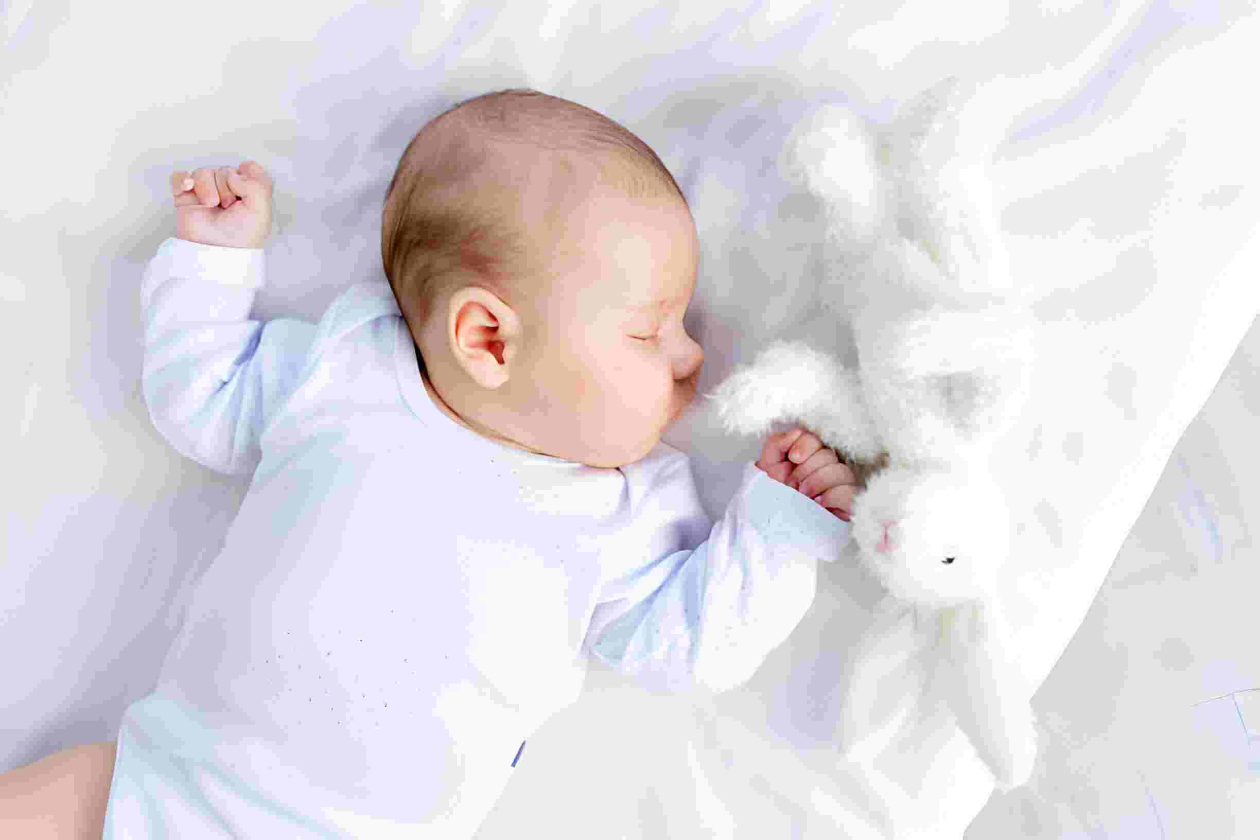 How should a baby sleep after vaccinations?